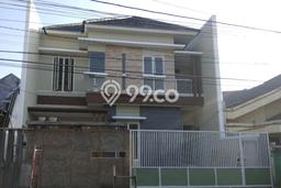 Rumah PREMIUM di Mulyorejo, Surabaya, Luas 200m² LB 240m² KESEMPATAN TERBATAS! Rumah PREMIUM di Mulyorejo, Surabaya, Luas 200m² LB 240m² KESEMPATAN TERBATAS!