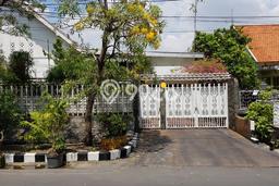 Rumah Elit Modern Tanpa Renovasi di Dr Sutomo Surabaya Rumah Elit Modern Tanpa Renovasi di Dr Sutomo Surabaya