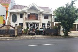 Rumah kawasan Kebayoran Baru, Siap Huni, LT 299m² Rumah kawasan Kebayoran Baru, Siap Huni, LT 299m²