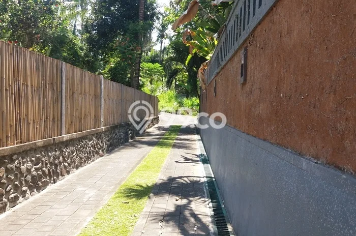 For Sale! Luxury House LT 1200m2 Desain Elegan di Saba For Sale! Luxury House LT 1200m2 Desain Elegan di Saba