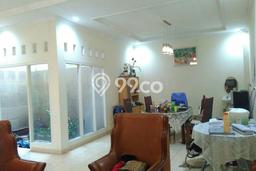 Rumah 5 Kamar Lokasi Nyaman di Petukangan, Jakarta Selatan Rumah 5 Kamar Lokasi Nyaman di Petukangan, Jakarta Selatan
