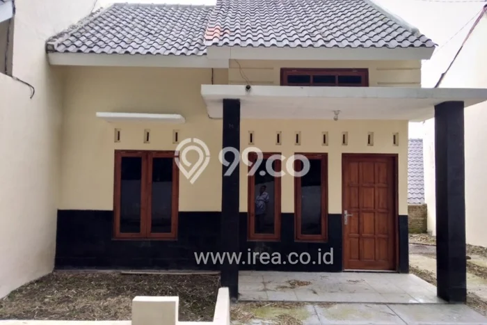 PENAWARAN TERBAIK! Rumah Strategis area Gondangrejo, Luas 77m² LB 40m² PENAWARAN TERBAIK! Rumah Strategis area Gondangrejo, Luas 77m² LB 40m²