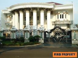 Dijual Rumah Mewah Megah Dengan View Eksklusif di Cibubur, Jakarta Timur Dijual Rumah Mewah Megah Dengan View Eksklusif di Cibubur, Jakarta Timur