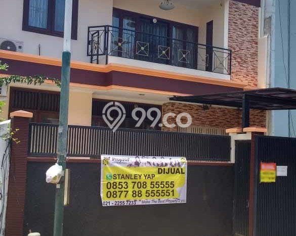 Rumah Elit Modern Tanpa Renovasi di Puri Indah Jakarta Barat Rumah Elit Modern Tanpa Renovasi di Puri Indah Jakarta Barat