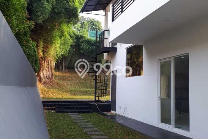 Rumah Strategis dengan Luas Bangunan 195m² di Kawasan BSD Neo Catalonia, Tangerang Rumah Strategis dengan Luas Bangunan 195m² di Kawasan BSD Neo Catalonia, Tangerang