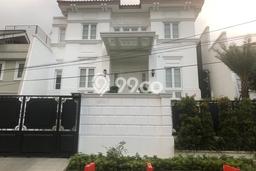 Rumah di Puri Indah, Jakarta Barat, Luas 450m² Bangunan 800m² Rumah di Puri Indah, Jakarta Barat, Luas 450m² Bangunan 800m²