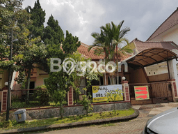 Ready to Use! Premium House LT 240m2 Desain Modern di Permata Jingga Ready to Use! Premium House LT 240m2 Desain Modern di Permata Jingga
