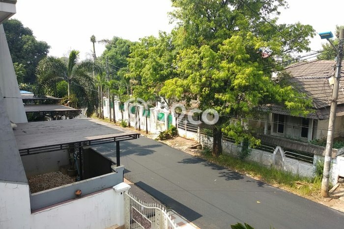 Rumah Elit Modern Tanpa Renovasi di Pondok Kelapa Jakarta Timur Rumah Elit Modern Tanpa Renovasi di Pondok Kelapa Jakarta Timur