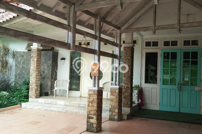 Rumah Luxury Modern Tanpa Renovasi di Kemang Pratama Bekasi Rumah Luxury Modern Tanpa Renovasi di Kemang Pratama Bekasi