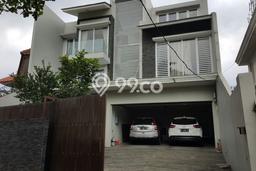 Ready to Use! Luxury House LT 225m2 Desain Elegan di Kemang Ready to Use! Luxury House LT 225m2 Desain Elegan di Kemang