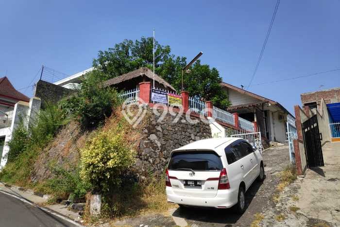 Lokasi strategis! Rumah siap pakai dikontrakkan di Semarang Selatan LB 200m2 Lokasi strategis! Rumah siap pakai dikontrakkan di Semarang Selatan LB 200m2
