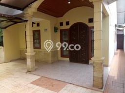For Sale Rumah 4 Kamar Lokasi Strategis Bagus dan Strategis di Jagakarsa For Sale Rumah 4 Kamar Lokasi Strategis Bagus dan Strategis di Jagakarsa