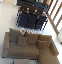 Sewa Rumah Nyaman LT 375m2 / LB 400m2 di Senopati, Jakarta Selatan Sewa Rumah Nyaman LT 375m2 / LB 400m2 di Senopati, Jakarta Selatan
