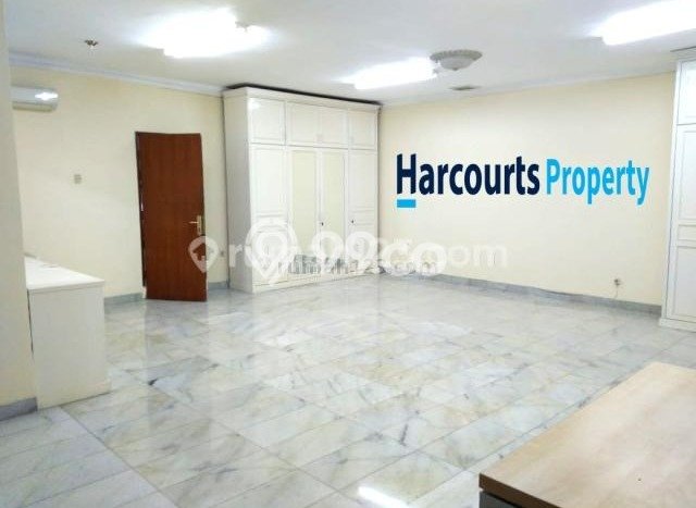 Hunian Minimalis dengan LT 1650m2 & LB 750m2 Dikontrakkan di Kemang Hunian Minimalis dengan LT 1650m2 & LB 750m2 Dikontrakkan di Kemang