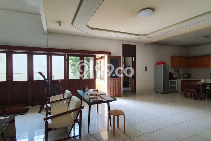 Rumah Mewah LB 317m2 Siap Pakai Desain Elegan di Tomang, Jakarta Barat Rumah Mewah LB 317m2 Siap Pakai Desain Elegan di Tomang, Jakarta Barat