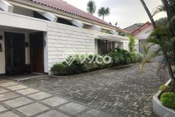 Rumah Mewah LB 475m2 Siap Pakai Desain Elegan di Kemang, Jakarta Selatan Rumah Mewah LB 475m2 Siap Pakai Desain Elegan di Kemang, Jakarta Selatan