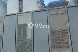 Disewakan! Rumah 5 Kamar Tidur &
4 Kamar Mandi di Cipinang, Jakarta Timur Disewakan! Rumah 5 Kamar Tidur &
4 Kamar Mandi di Cipinang, Jakarta Timur