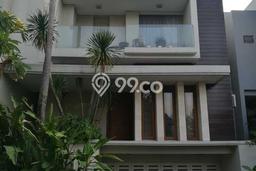 HARGA SPESIAL! Rumah di Kemang, Akses ke Pusat Kota, 4 KT, Luas 203m² Bangunan 357m² HARGA SPESIAL! Rumah di Kemang, Akses ke Pusat Kota, 4 KT, Luas 203m² Bangunan 357m²