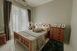 Rumah Asri di Bintaro, Tangerang Selatan, LT 240m² LB 168m² Rumah Asri di Bintaro, Tangerang Selatan, LT 240m² LB 168m²