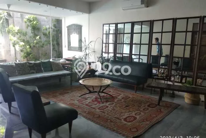 Hunian Kondisi Baik Disewakan di Simprug, Jakarta Selatan LT 550m2, LB 400m2 Hunian Kondisi Baik Disewakan di Simprug, Jakarta Selatan LT 550m2, LB 400m2