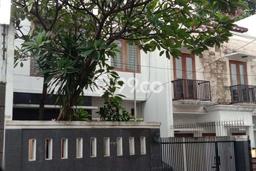 Rumah Nyaman 4 Kamar View Danau di Pondok Aren, Tangerang Selatan Rumah Nyaman 4 Kamar View Danau di Pondok Aren, Tangerang Selatan