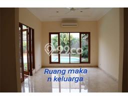 For Sale! Premium House LT 663m2 Desain Elegan di Kemang For Sale! Premium House LT 663m2 Desain Elegan di Kemang