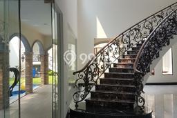 Ready to Use! Premium House LT 1227m2 Desain Modern di BSD Ready to Use! Premium House LT 1227m2 Desain Modern di BSD