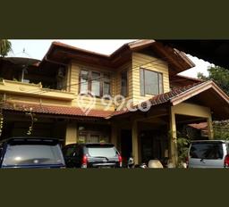 Rumah Elit LB 900m2 Siap Huni Desain Elegan di Kemang, Jakarta Selatan Rumah Elit LB 900m2 Siap Huni Desain Elegan di Kemang, Jakarta Selatan