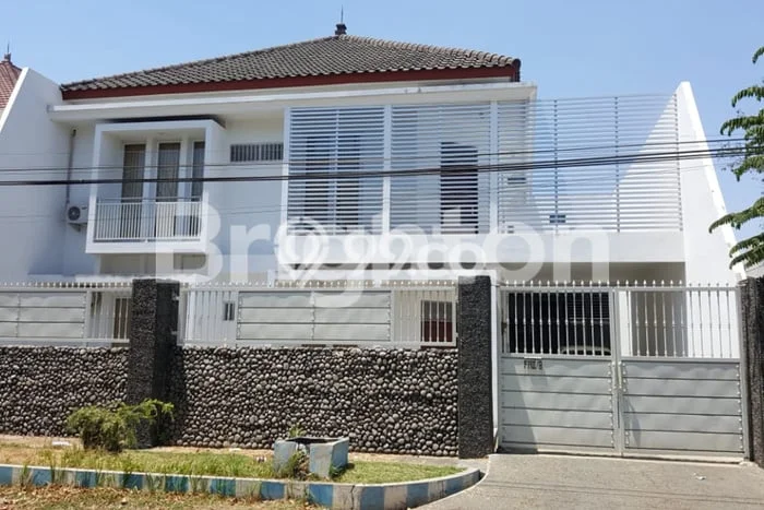 For Sale Rumah Elit Exclusive di Waru, Sidoarjo For Sale Rumah Elit Exclusive di Waru, Sidoarjo