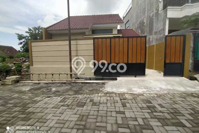 Rumah Modern Cantik 2 KT Siap Huni di Jebres Rumah Modern Cantik 2 KT Siap Huni di Jebres