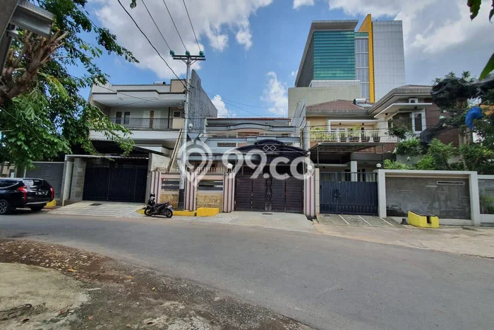 Rumah Lokasi Strategis area pekunden, Semarang, Luas 355m² LB 450m² Rumah Lokasi Strategis area pekunden, Semarang, Luas 355m² LB 450m²
