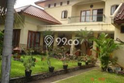 Rumah 5 Kamar Dekat dengan Fasilitas Umum, Jakarta Selatan - Lokasi Premium Rumah 5 Kamar Dekat dengan Fasilitas Umum, Jakarta Selatan - Lokasi Premium