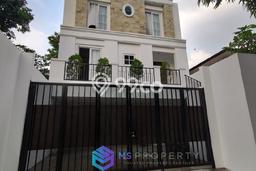 Dijual Rumah Premium dengan Fasilitas Sekitar Lengkap di Cilandak, Jakarta Selatan Dijual Rumah Premium dengan Fasilitas Sekitar Lengkap di Cilandak, Jakarta Selatan