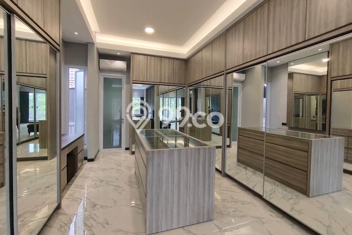Dijual Rumah Luas Megah Dengan View Cantik di Dharma Husada, Surabaya Dijual Rumah Luas Megah Dengan View Cantik di Dharma Husada, Surabaya
