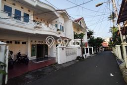 Lokasi terbaik! Rumah siap pakai dikontrakkan di Tebet LB 150m2 Lokasi terbaik! Rumah siap pakai dikontrakkan di Tebet LB 150m2