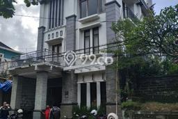 Rumah 3 lantai Style Guest House Di jalan utama super murah Rumah 3 lantai Style Guest House Di jalan utama super murah