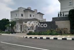 Ready to Use! Luxury House LT 200m2 Desain Elegan di Gandaria Ready to Use! Luxury House LT 200m2 Desain Elegan di Gandaria