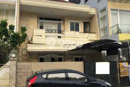 Bisa KPR! Rumah Strategis di Green garden, Luas 144m² LB 130m² Bisa KPR! Rumah Strategis di Green garden, Luas 144m² LB 130m²