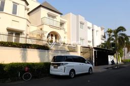 Jual Rumah Mewah Megah Dengan View Eksklusif di Permata Buana, Jakarta Barat Jual Rumah Mewah Megah Dengan View Eksklusif di Permata Buana, Jakarta Barat
