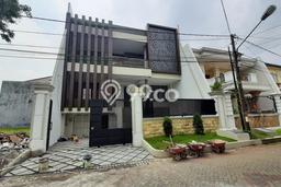 Rumah Luxury Modern Tanpa Renovasi di Galaxy Surabaya Rumah Luxury Modern Tanpa Renovasi di Galaxy Surabaya