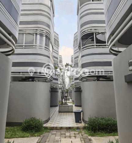 Rumah Modern 6 KT di BSD Tangerang Semi Furnished Rumah Modern 6 KT di BSD Tangerang Semi Furnished
