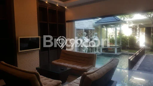 LOKASI TERBAIK! Rumah kawasan Mumbul, 3 KT, Lingkungan Elite, Luas 175m² Bangunan 230m² LOKASI TERBAIK! Rumah kawasan Mumbul, 3 KT, Lingkungan Elite, Luas 175m² Bangunan 230m²
