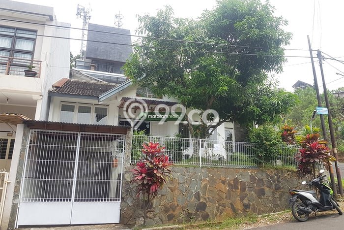 Lokasi strategis! Rumah siap pakai dikontrakkan di Coblong LB 200m2 Lokasi strategis! Rumah siap pakai dikontrakkan di Coblong LB 200m2