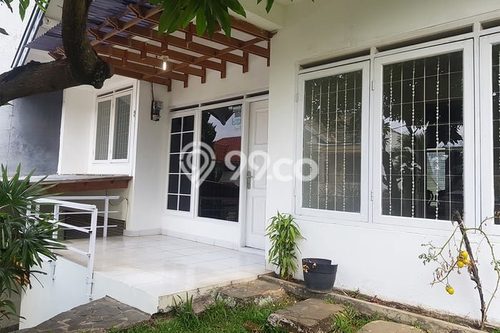 Lokasi strategis! Rumah siap pakai dikontrakkan di Coblong LB 200m2 Lokasi strategis! Rumah siap pakai dikontrakkan di Coblong LB 200m2