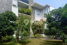 Rumah Elit Modern Tanpa Renovasi di BSD City Tangerang Rumah Elit Modern Tanpa Renovasi di BSD City Tangerang