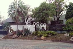 Rumah Strategis dengan Luas Tanah 1250m² dan Luas Bangunan 1000m² di Area Graha, Surabaya Rumah Strategis dengan Luas Tanah 1250m² dan Luas Bangunan 1000m² di Area Graha, Surabaya