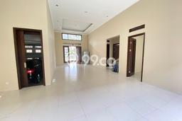 Disewakan! Rumah 4 Kamar Tidur &
3 Kamar Mandi di Kota Baru Parahyangan, Bandung Disewakan! Rumah 4 Kamar Tidur &
3 Kamar Mandi di Kota Baru Parahyangan, Bandung