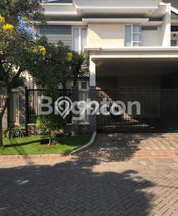 HUNIAN PILIHAN! Rumah di Waru, Luas 314m² Bangunan 300m² HUNIAN PILIHAN! Rumah di Waru, Luas 314m² Bangunan 300m²
