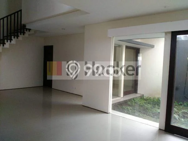 Rumah Lokasi Strategis di , Badung, LT 127m2m² LB 175m2m² Rumah Lokasi Strategis di , Badung, LT 127m2m² LB 175m2m²