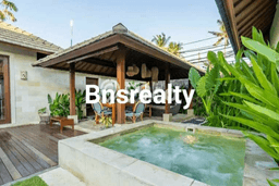 Rumah di Batu Belig, LT 752m2m², Bangunan 442m2m² Rumah di Batu Belig, LT 752m2m², Bangunan 442m2m²